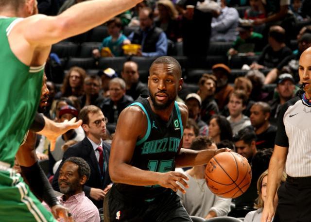 欧文灵动突破打穿防线,独行侠大胜火箭送对手连败  欧文灵动突破打穿防线,独行侠大胜火箭送对手连败